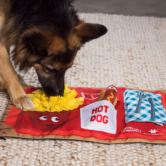 OUTWARD| NINA OTTOSSON ACTIVITY MAT FAST FOOD DOY TOY