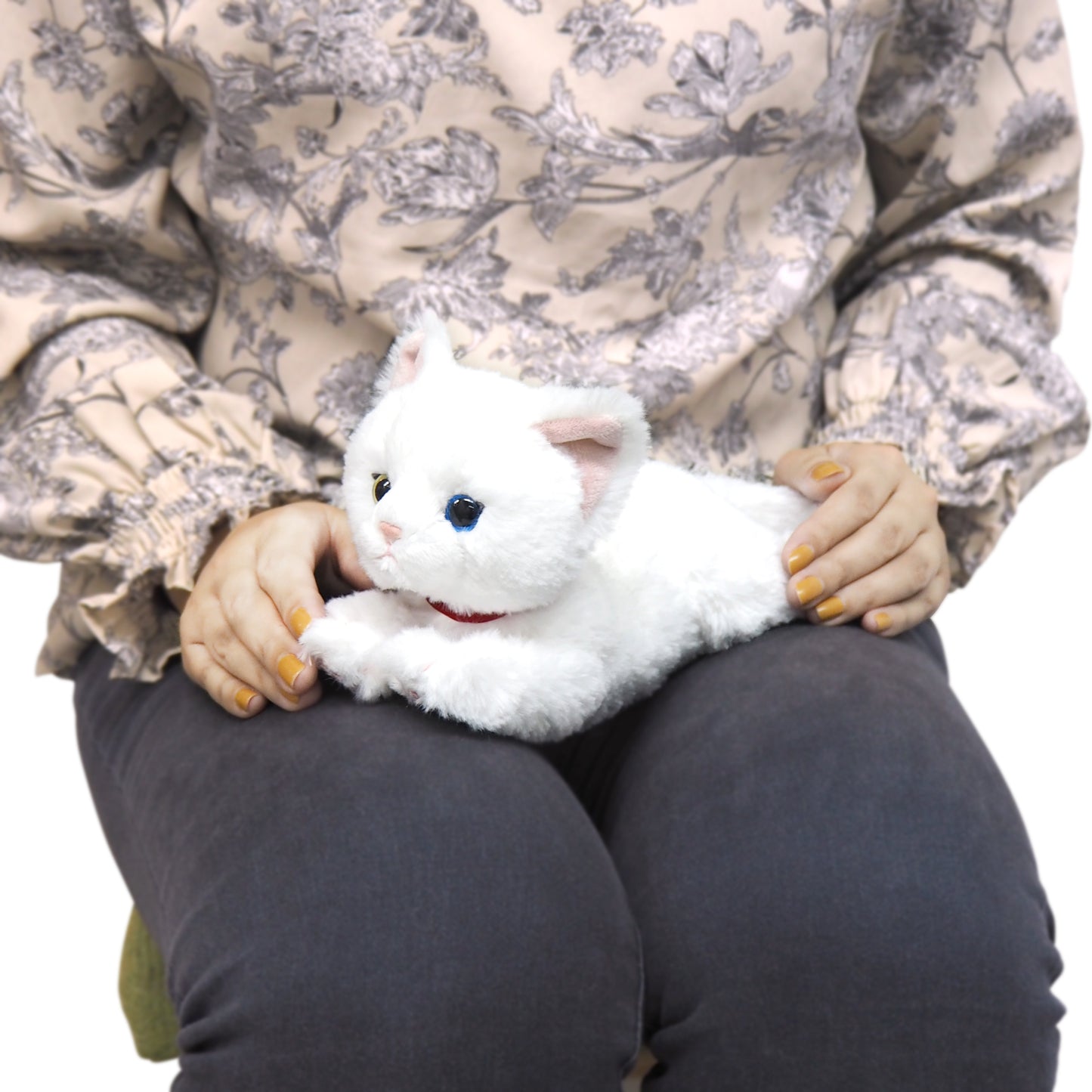 LYING CAT STUFFED TOY SS WH