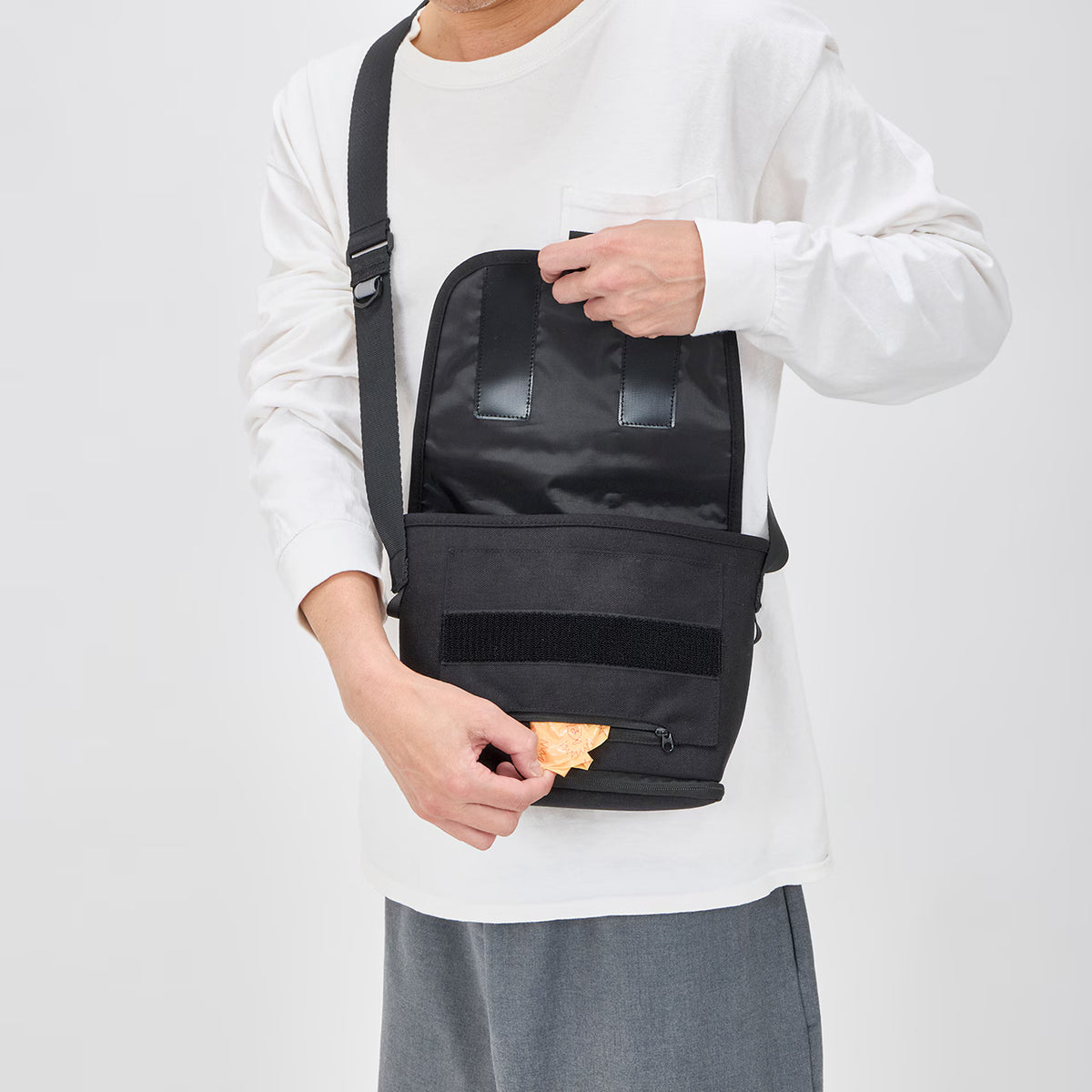 Mandarine Brothers Dog Walking Messenger Bag
