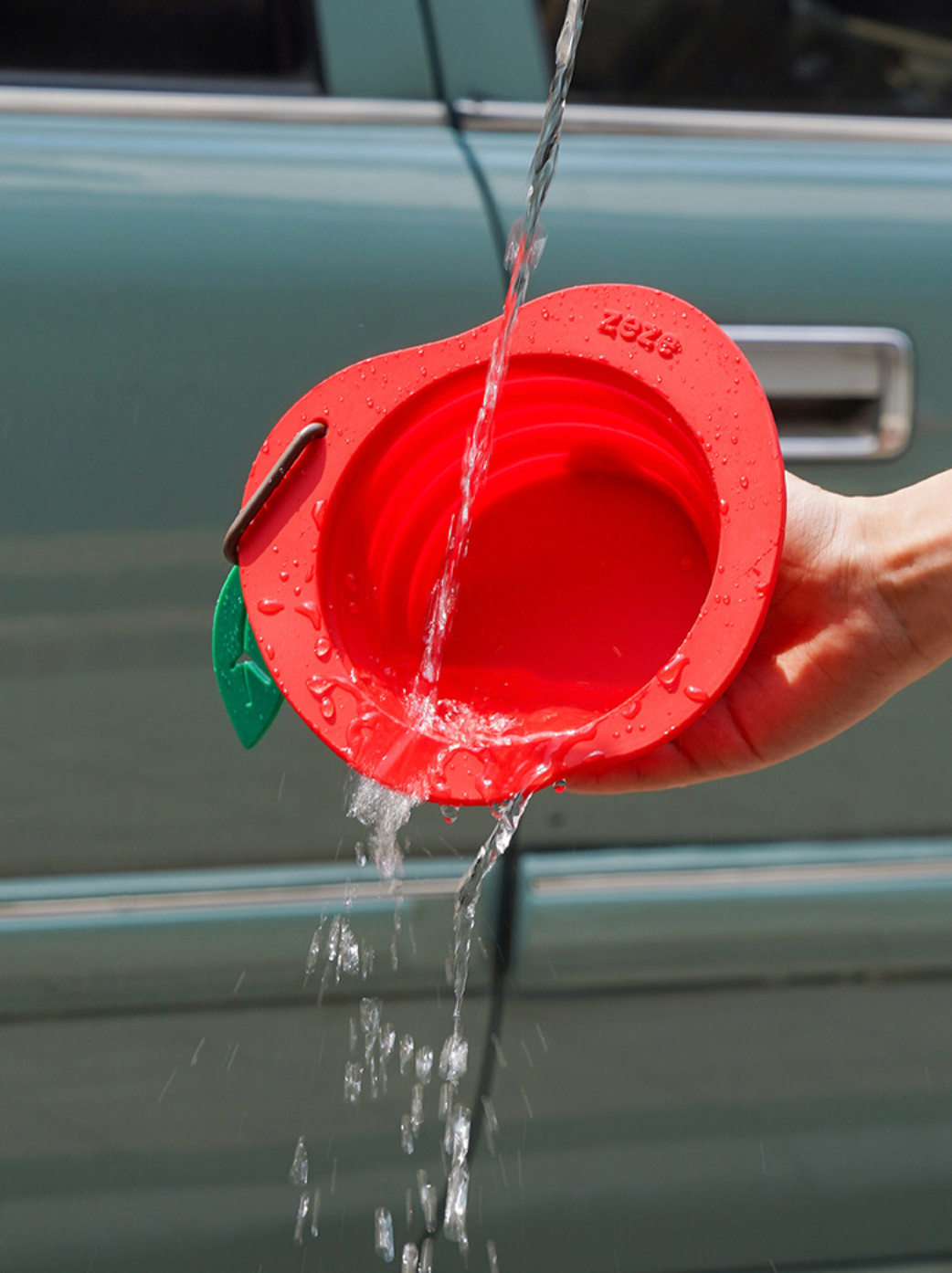 Zeze Apple Pet Folding Bowl