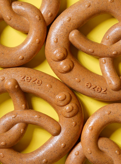 Zeze Pretzel Wood Knot Dog Teething Toy