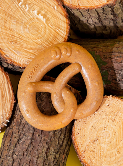 Zeze Pretzel Wood Knot Dog Teething Toy
