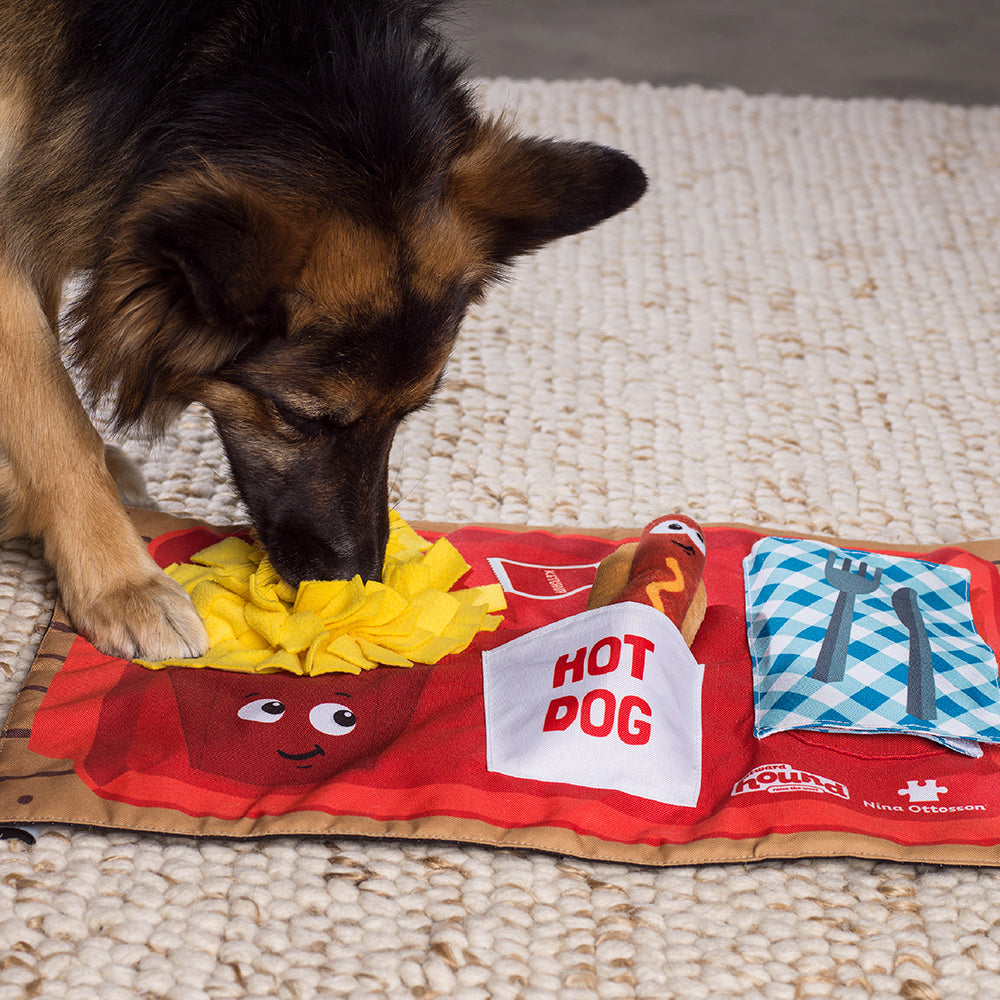 OUTWARD| NINA OTTOSSON ACTIVITY MAT FAST FOOD DOY TOY